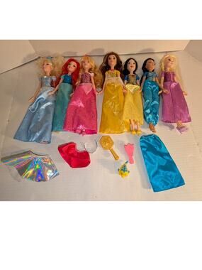 Lot 7 Disney Princess Dolls Original Outfits Shoes Extras